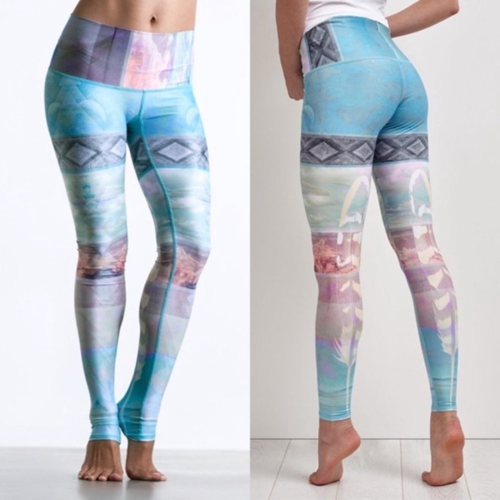 TEEKI Tarot Magik Feather Printed Yoga Hot Pants Leggings, Size Small